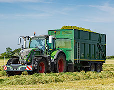 Silage Trailer kit towed by Fendt tractor
