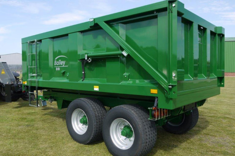 TB8-11 agriculture trailer rear view