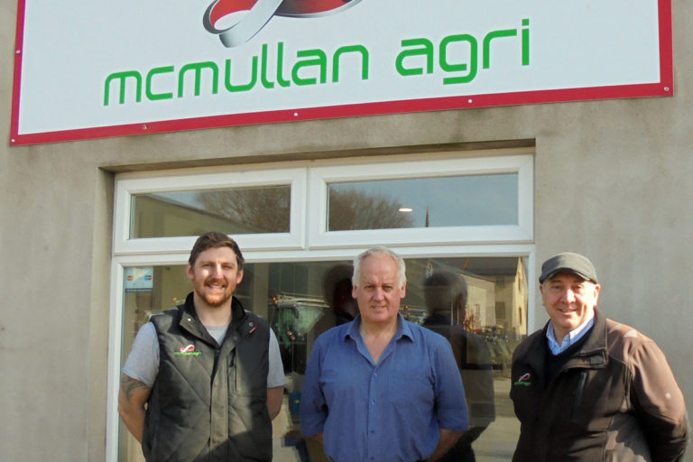 team photo of bailey trailers distributor mcmullan agri