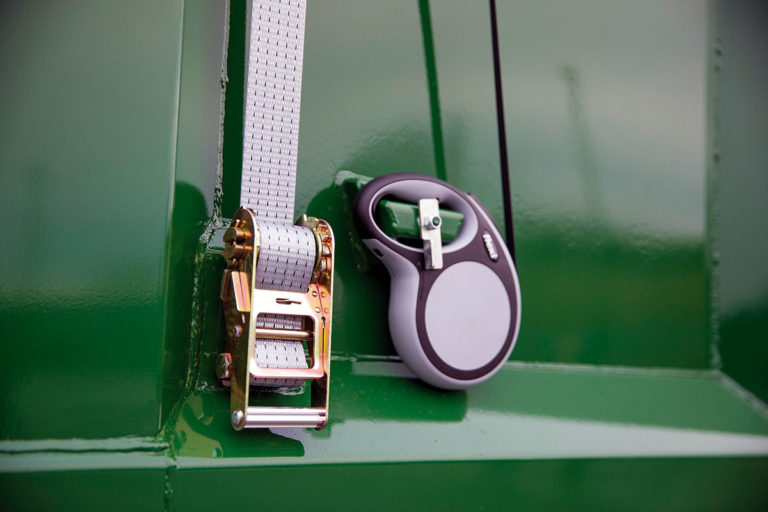 Sheeting systems clamp