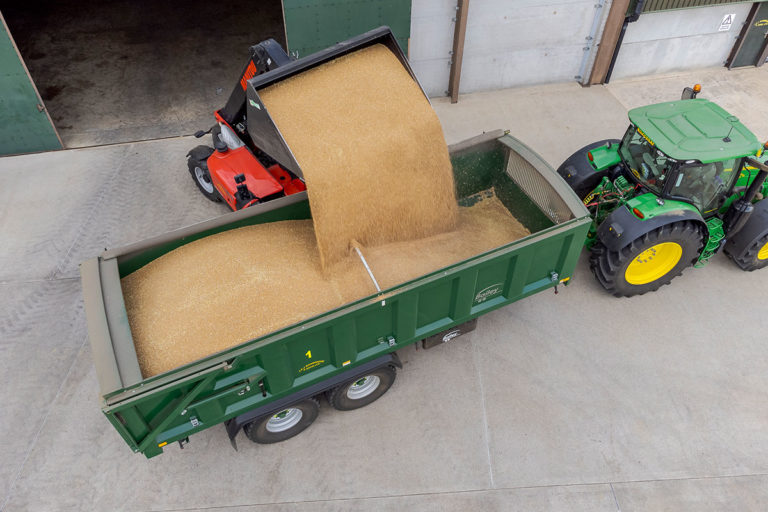 Loading a TB trailer