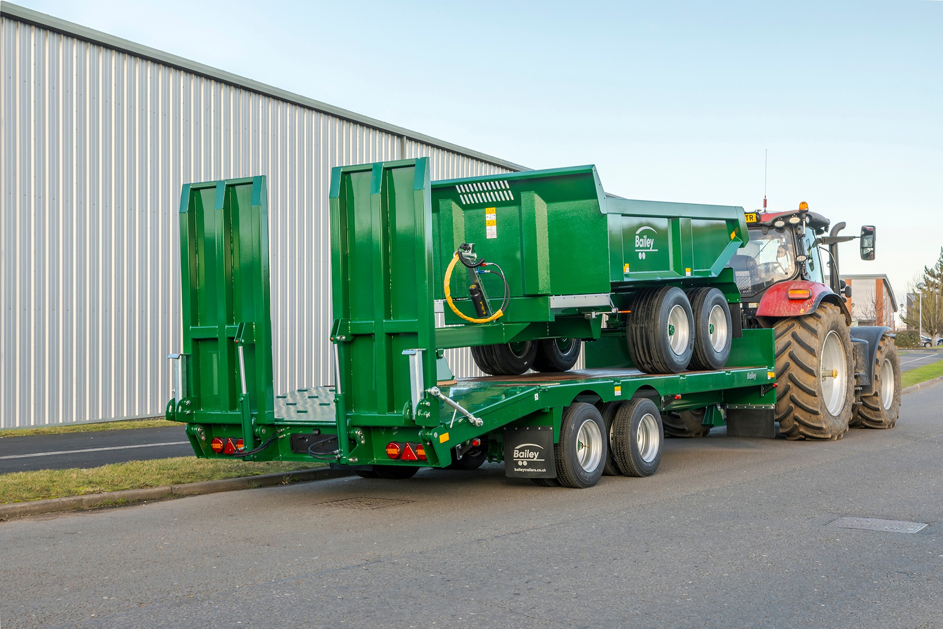 Beavertail Low Loader with ramps up