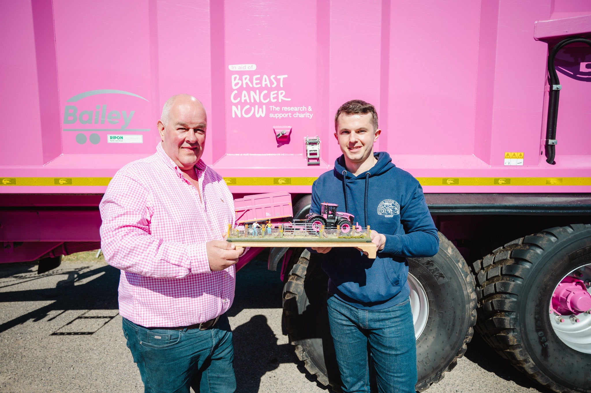 pink-bailey-trailer-model Simon Waudby of Waudby Farms and Daniel Hewitt organiser of the Spalding Model Show.