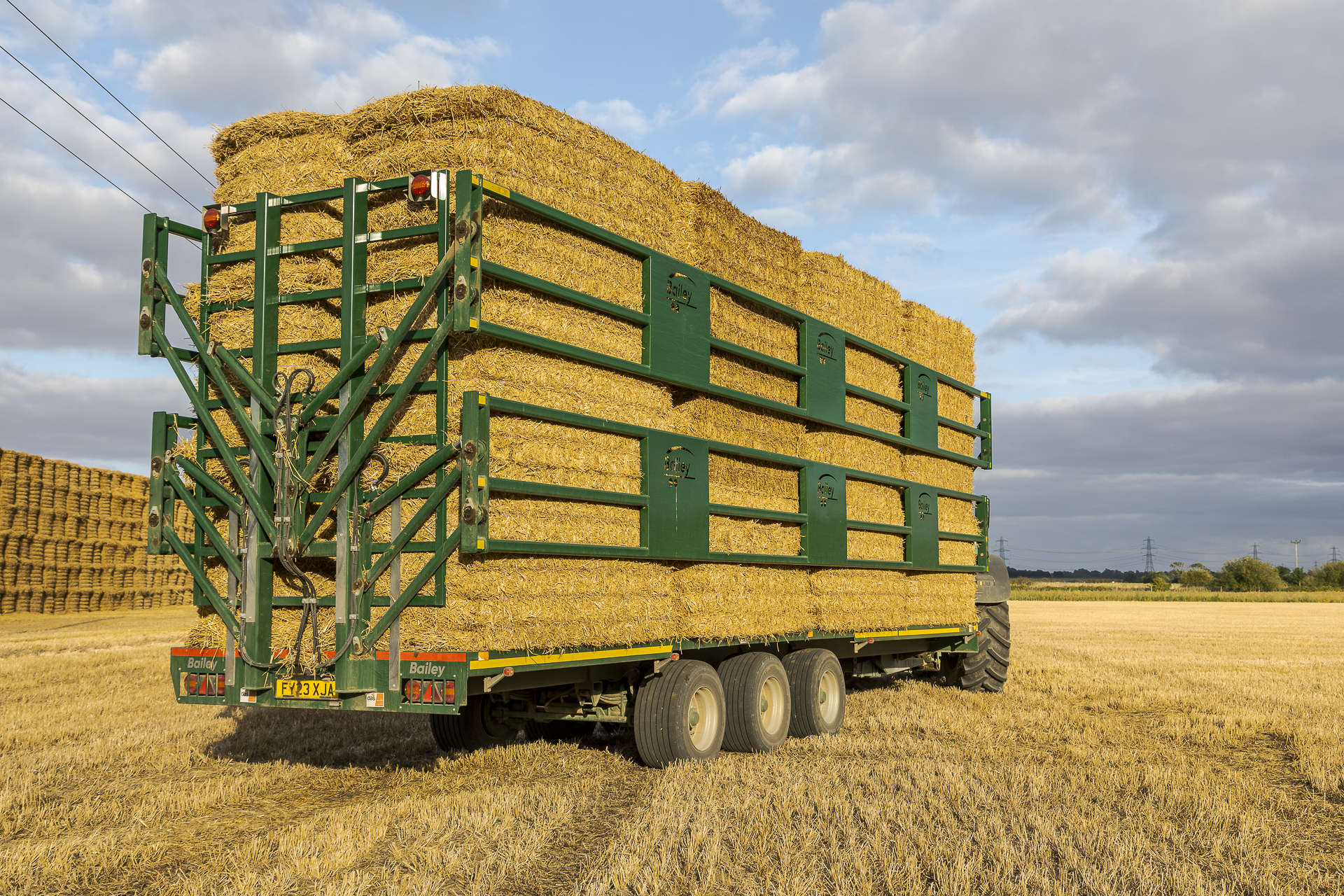 bailey bale trailer with twin hydraulic bale clamping system