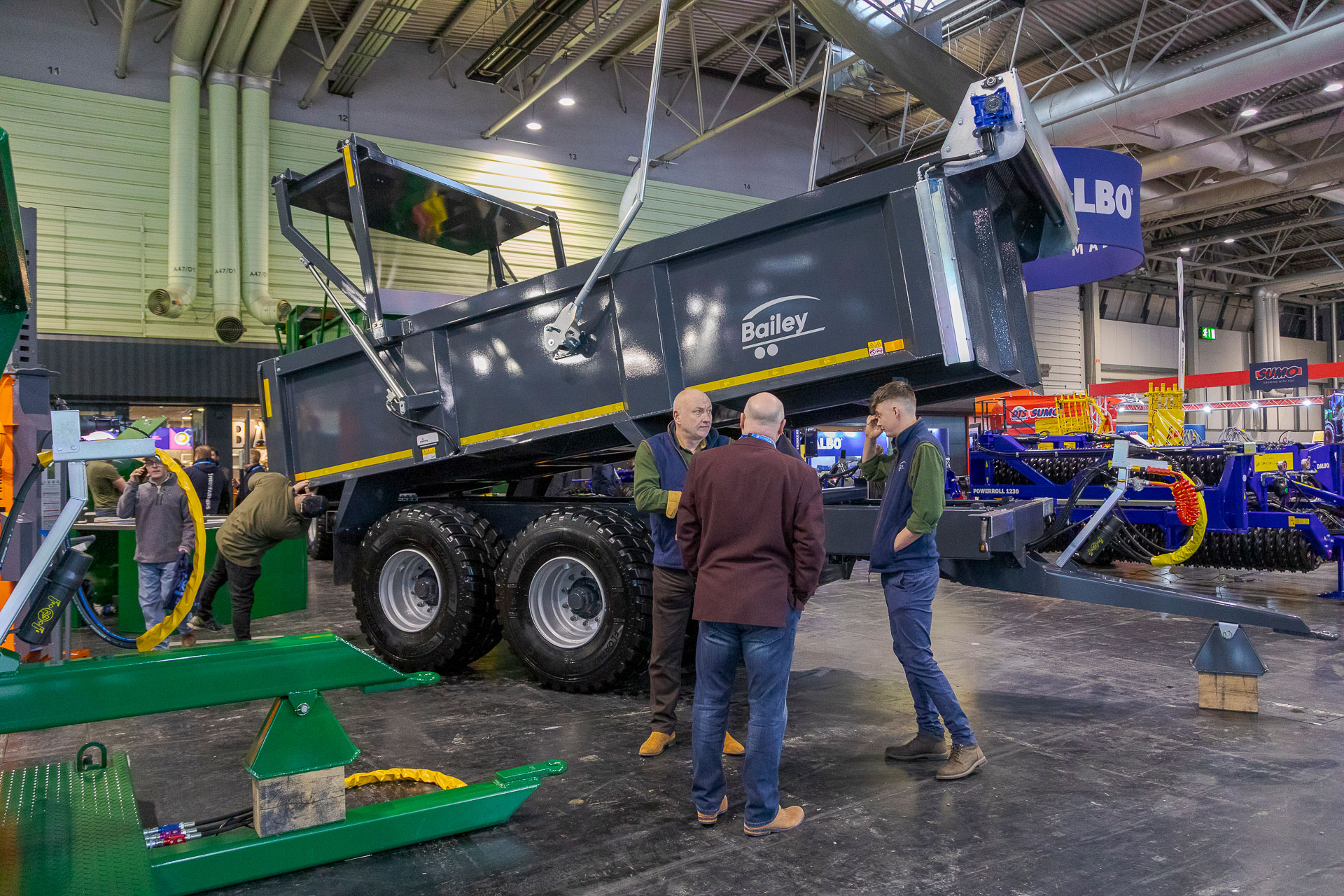 bailey contract tipper in battleship gray