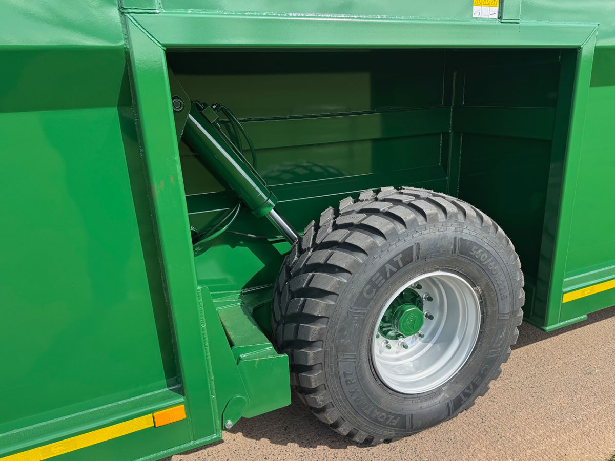 bailey-bespoke-mobile-nurse-tank-2 bespoke mobile nurse tank tyre closeup