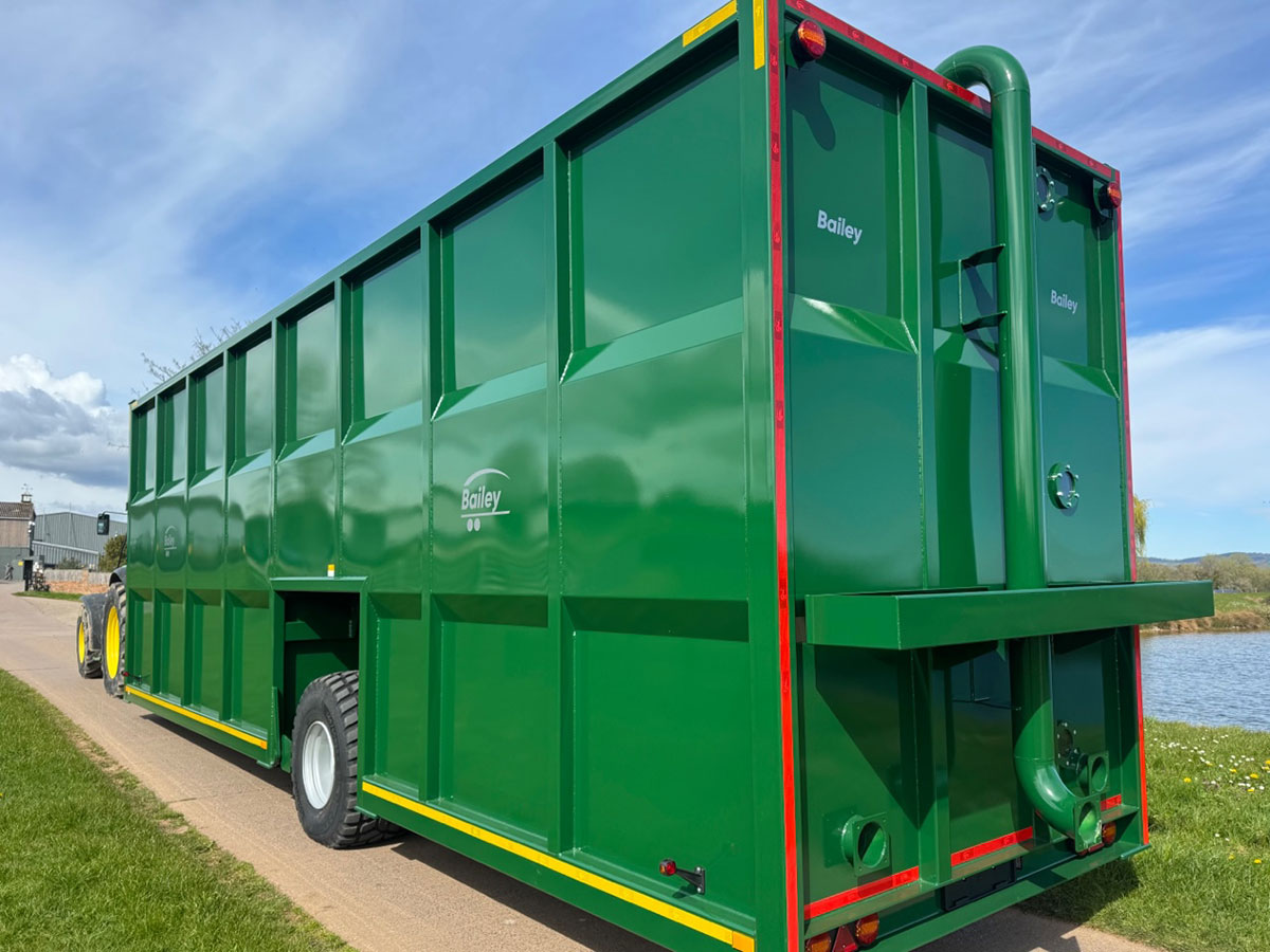 bailey-bespoke-mobile-nurse-tank-3 mobile nurse tank rear view